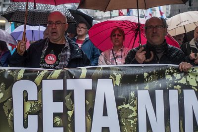 2016-10-15ConcentracionTTIPVigo 05.jpg